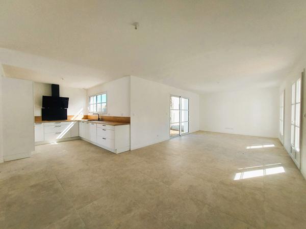 Maison neuve 3 suites -106 m² - À 900 m du centre-ville - Frais de notaire réduits