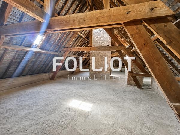 A vendre plateau à aménager 100m², centre ville Saint Hilaire du Harcouët
