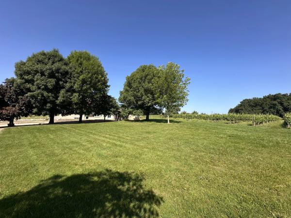 Propriété en pierre avec double garage et grange près d'Eymet