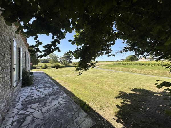Propriété en pierre avec double garage et grange près d'Eymet