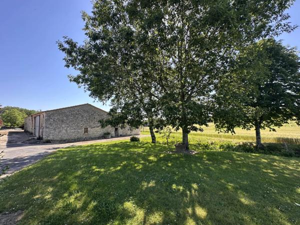 Propriété en pierre avec double garage et grange près d'Eymet