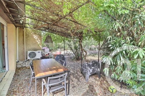 Maison à vendre  6 pièces - 120 m 2   ST SATURNIN LES AVIGNON  - 84