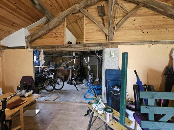 Une maison de village riveraine au charme atypique