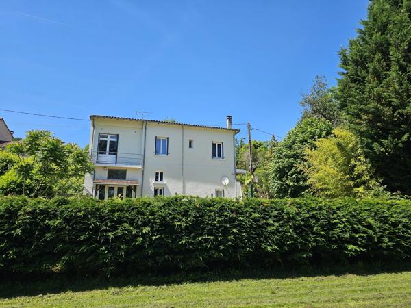 Une maison de village riveraine au charme atypique