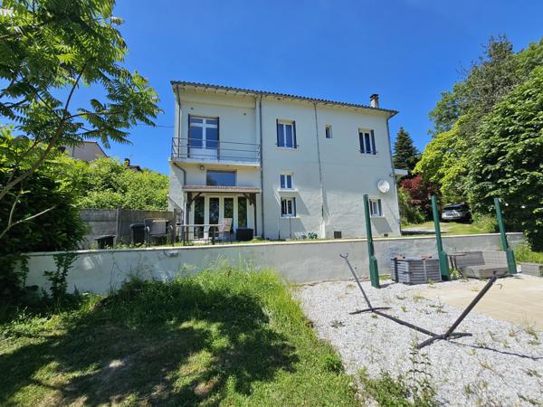Une maison de village riveraine au charme atypique