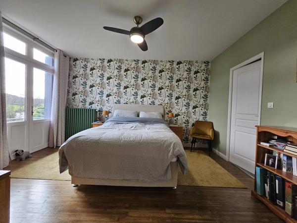 Une maison de village riveraine au charme atypique