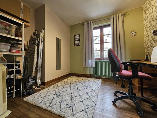 Une maison de village riveraine au charme atypique