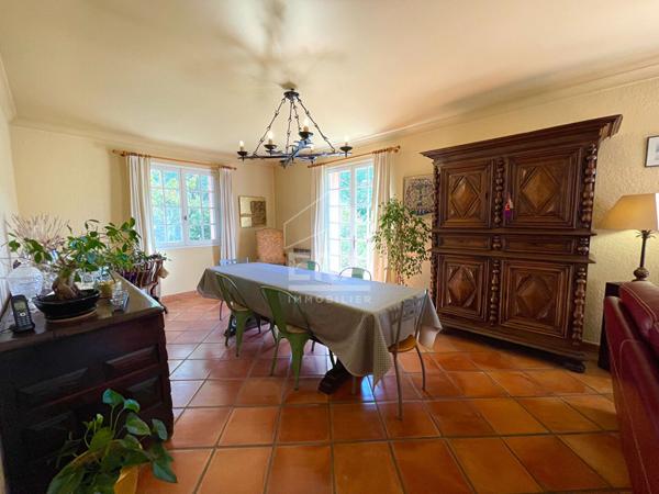 Maison familiale au calme, avec potentiel unique à Pernes