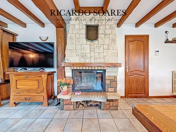 60700 PONTPOINT - PROPRIÉTÉ AVEC DEUX MAISONS / 218m2 HABITABLES / 5 CHAMBRES / HANGAR 270m2 / TERRAIN 2900m2