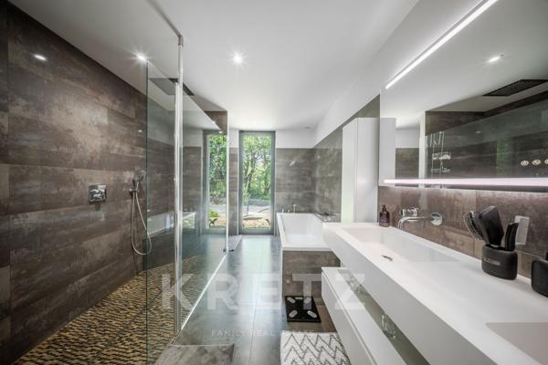 Bordeaux Rive droite - Villa avec vue sur les coteaux de l'Entre-deux-Mers, 314m² plain pied
