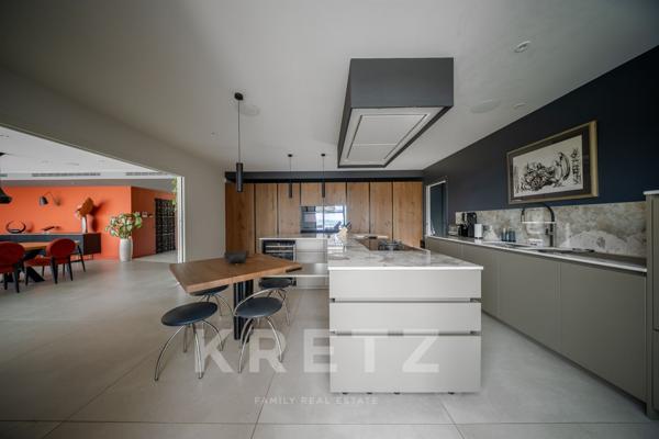 Bordeaux Rive droite - Villa avec vue sur les coteaux de l'Entre-deux-Mers, 314m² plain pied