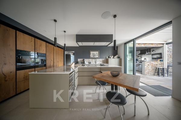 Bordeaux Rive droite - Villa avec vue sur les coteaux de l'Entre-deux-Mers, 314m² plain pied
