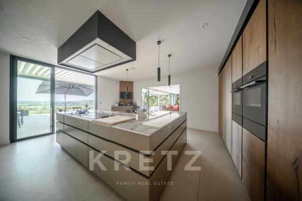 Bordeaux Rive droite - Villa avec vue sur les coteaux de l'Entre-deux-Mers, 314m² plain pied
