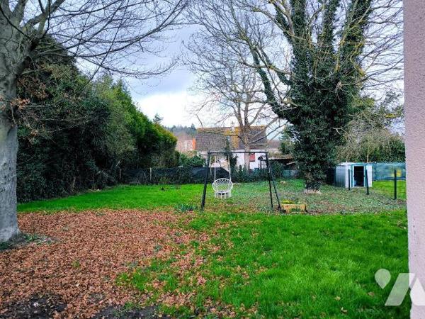 Cette maison se situe sur la commune de louviers, proche de toutes les commodités. Elle se comp...