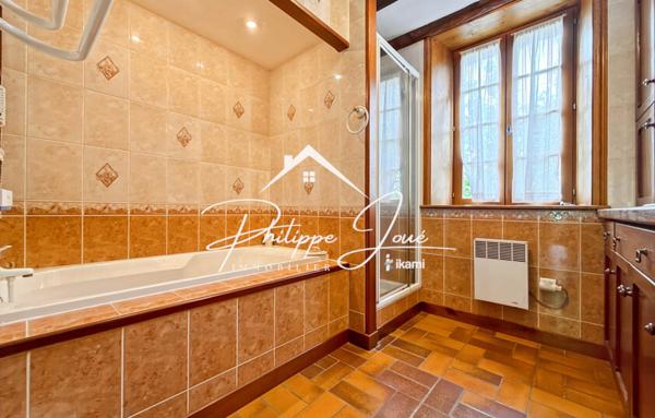 Maison 8 pièces de 141 m2 à Thorigny sur Oreuse 89260