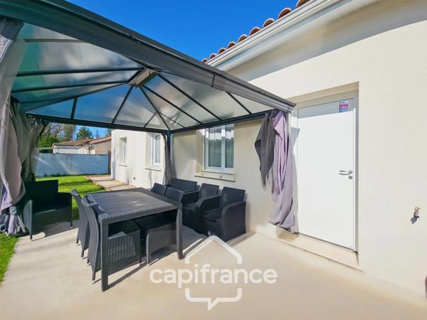Maison de plain pied construite 2019, 3 chambres, jardin, garage, lumineuse, secteur calme, accès du jardin à la voie verte