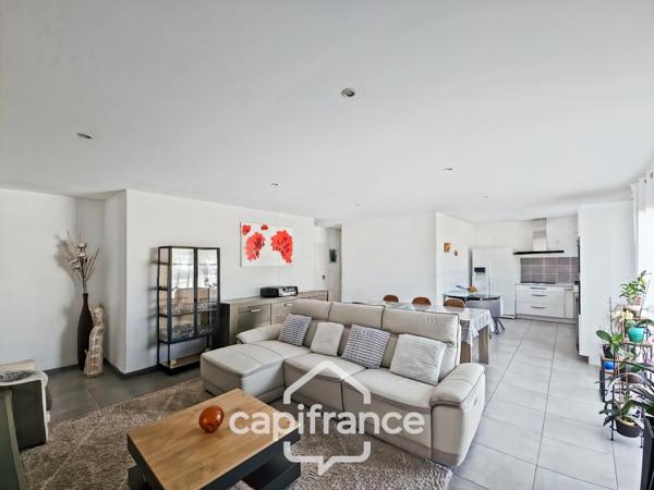 Maison de plain pied construite 2019, 3 chambres, jardin, garage, lumineuse, secteur calme, accès du jardin à la voie verte