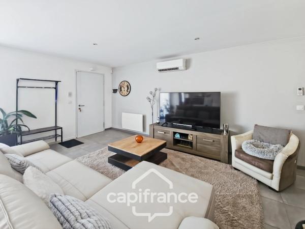Maison de plain pied construite 2019, 3 chambres, jardin, garage, lumineuse, secteur calme, accès du jardin à la voie verte