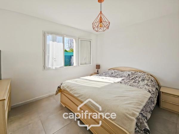 Maison de plain pied construite 2019, 3 chambres, jardin, garage, lumineuse, secteur calme, accès du jardin à la voie verte