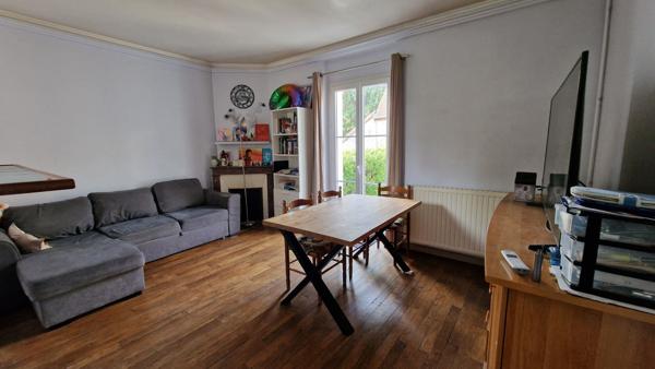 Maison Mantes La Ville de 3 chambres et 580m² de terrain