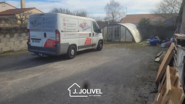 Terrain de 1000m² avec Local de 150m² en Plein Cœur de Challans (85)