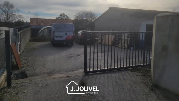 Terrain de 1000m² avec Local de 150m² en Plein Cœur de Challans (85)