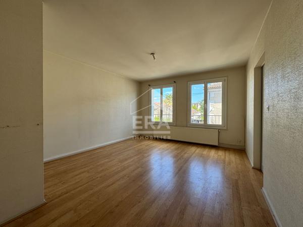 A vendre, centre ville de Périgueux, agréable Appartement type 3 avec ascenseur, 1 parking + 1 cave