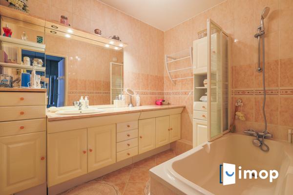 Appartement T3 traversant avec balcon et parking – centre ville