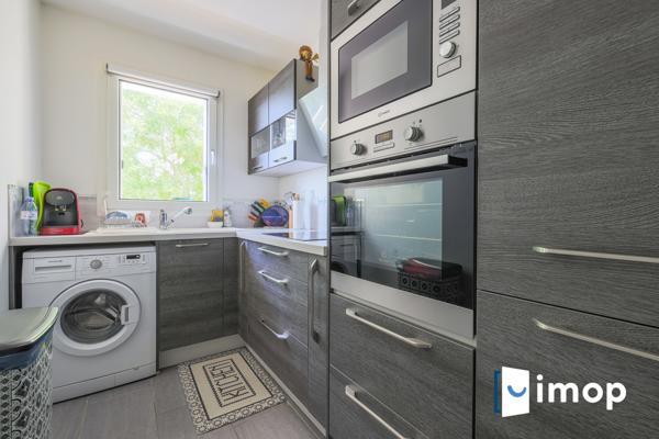 Appartement T3 traversant avec balcon et parking – centre ville