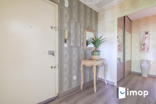 Appartement T3 traversant avec balcon et parking – centre ville