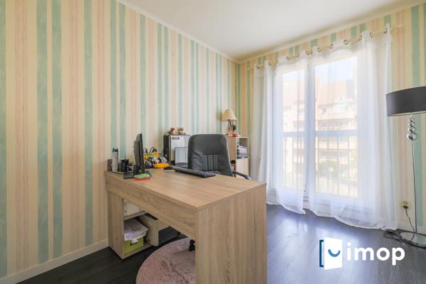 Appartement T3 traversant avec balcon et parking – centre ville