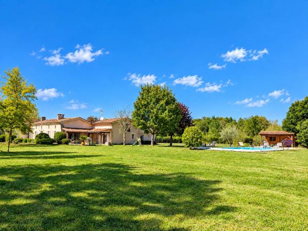 Grande Maison de 5 chambres avec Piscine proche de Blaye