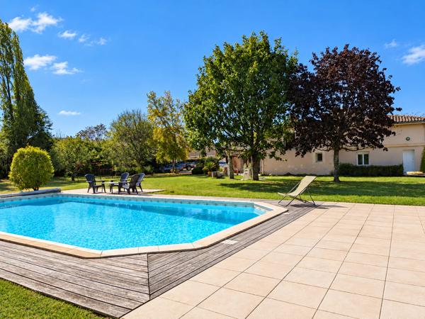 Grande Maison de 5 chambres avec Piscine proche de Blaye