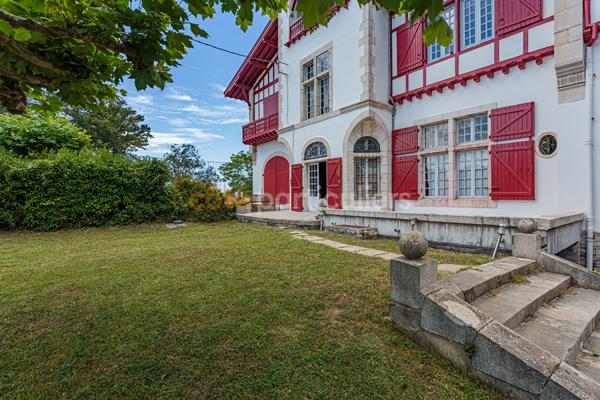 Vente
                Appartement64 m² - 3 Pièces -
                    GUETHARY (64210)