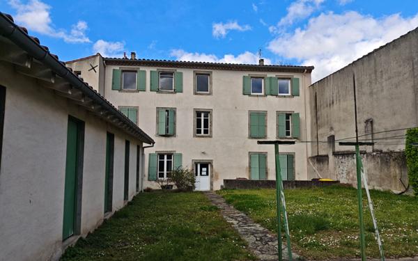 Immeuble à vendre    19 pièces • 462,29 m2 Mazamet