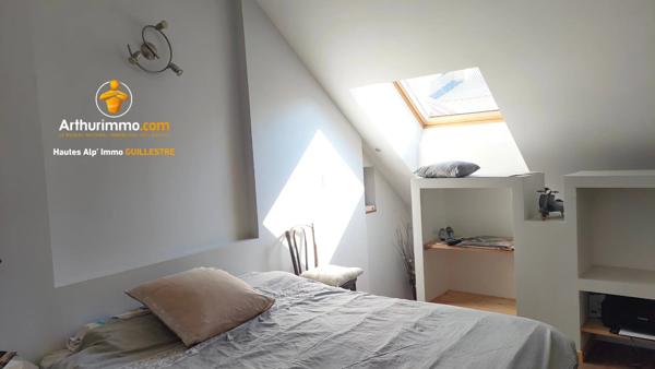 Vente                                                      Maison de village
                        
                     3 pièces                      63 m2                     à Mont-Dauphin