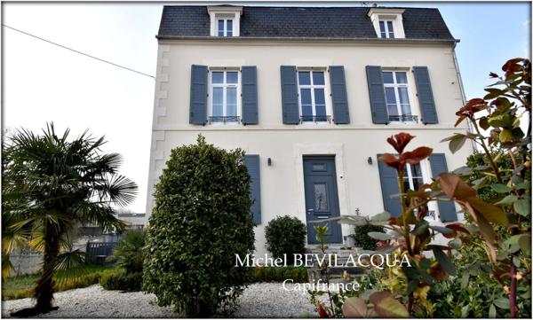 NEVERS (58), Propriété de charme 12 pièces, 265 m² habitables, 8 chambres, grandes annexes, piscine, terrain 1100 m²