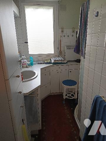 Beau potentiel pour cette maison de ville proche des écoles