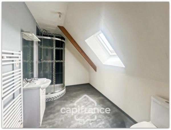 Maison en pierres de 121M² avec 920 m² de terrain, 3 chambres.