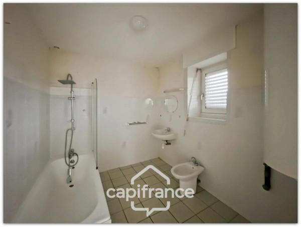 Maison en pierres de 121M² avec 920 m² de terrain, 3 chambres.