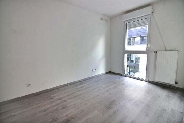 Appartement Lyon 3 pièces avec grande terrasse couverte et garage