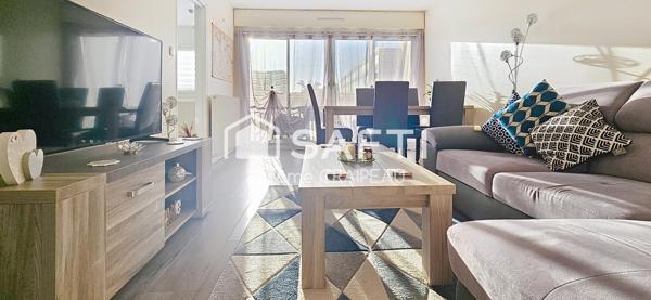 Appartement rénové avec 3 chambres, garage, cave et parking en centre-ville.