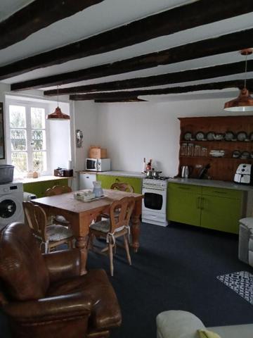 Trés belle maison en pierres et grange attenante