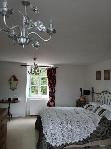 Trés belle maison en pierres et grange attenante