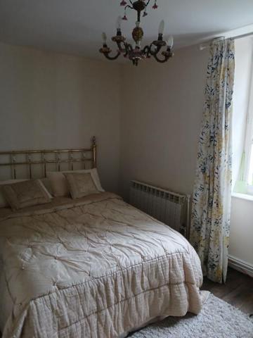 Trés belle maison en pierres et grange attenante