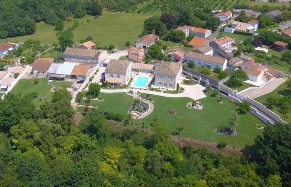 PROPRIETE D’EXCEPTION DE 455 M² SUR UN TERRAIN DE 3 628 M²
