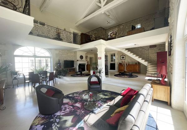 PROPRIETE D’EXCEPTION DE 455 M² SUR UN TERRAIN DE 3 628 M²