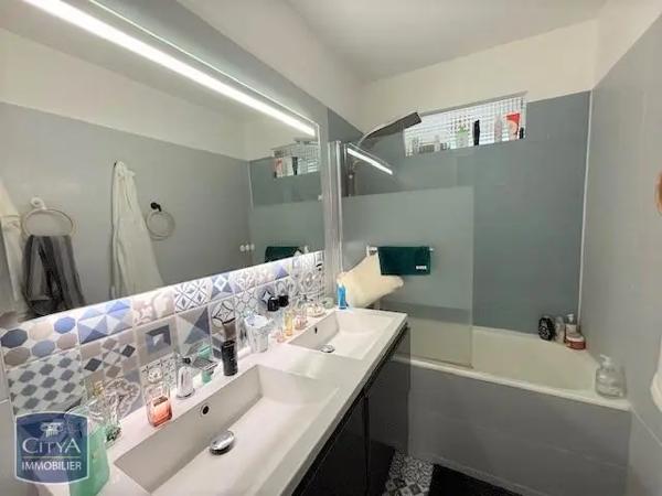 Appartement à louer 4 pièces 76.05m²