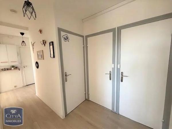 Appartement à louer 4 pièces 76.05m²