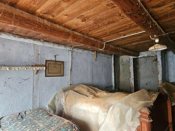 EXCLUSIVITE ! Hameau de Retournac Ancien corps de ferme à rénover sur 1500 m2 de terrain